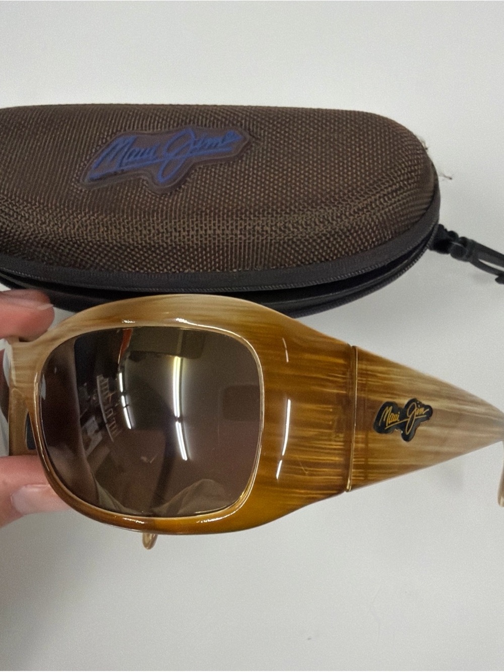 Vintage Maui Jim tan wrap around unisex sunglasses and case
